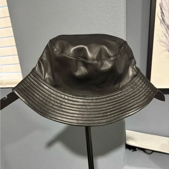 GAP Kids Black Bucket Hat