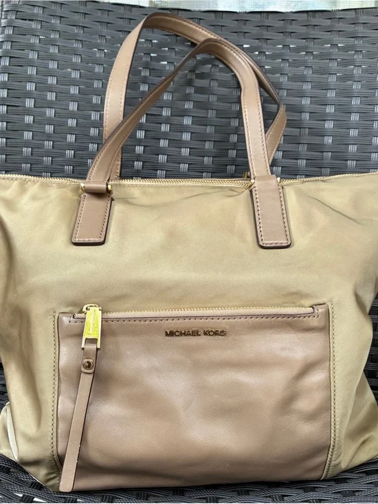 MICHAEL KORS BAG,Michael Kors Beige and Tan Leather-Trim Tote