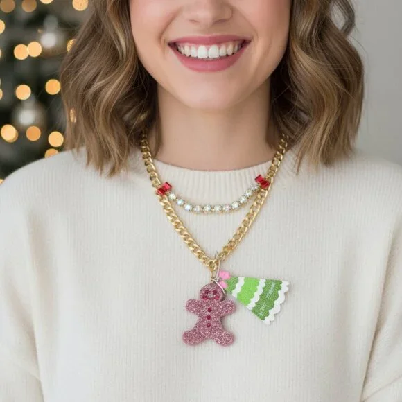 💖 NWT Betsey Johnson Pink Glitter Gingerbread Man Necklace 🎀
