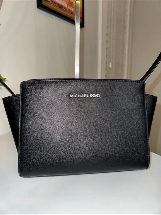 Michael Kors Selma Medium Messenger Bag