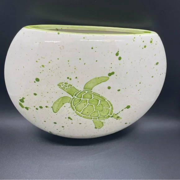 EI Designs Pottery VA Turtle Wall pocket/planter/Vase.