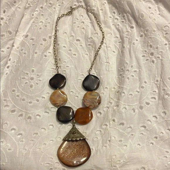 Elegant Brown and Silver Pendant Necklace