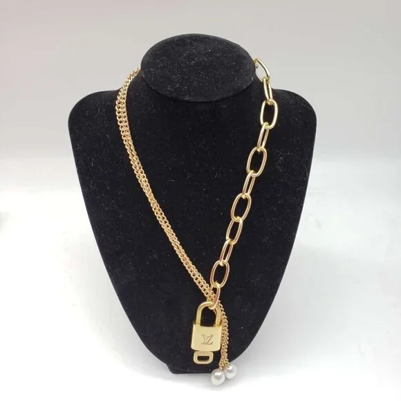 Authentic Louis Vuitton Lock&Key w/unbranded Gold Plated Chain Necklace 012926