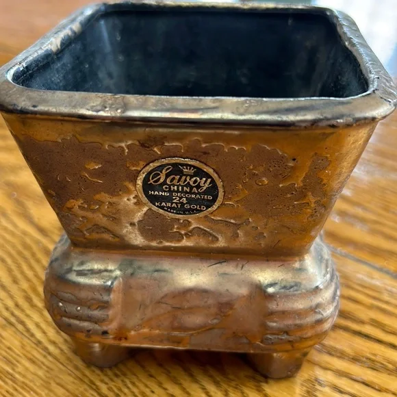 Savoy China brand gold planter/vase on 4 legs.  Vintage.  Weeping Gold pattern.