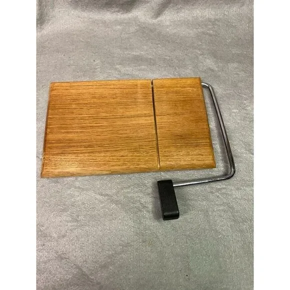 VINTGE WOODEN CHEESE CUTTING‎ BOARD WIRE CUTTER