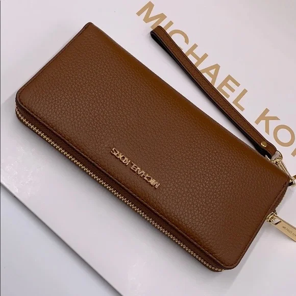 MICHAEL KORS Jet Set Travel Continental Zip