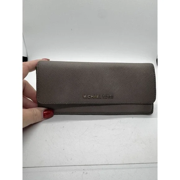 Michael Kors Large Slim Wallet Taupe EUC A8