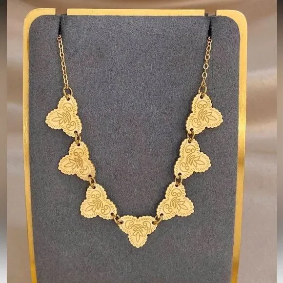Elegant Gold plated Floral Necklace R166