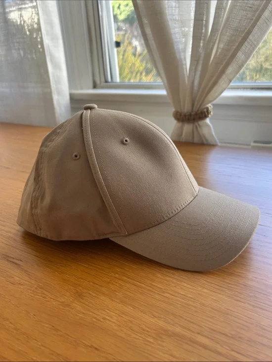 NWOT Flexfit Hat. Size L/XL.