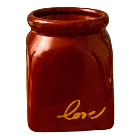 3/$15 ✨‎ Flash Sale.  Valentine’s Day Vase - red love