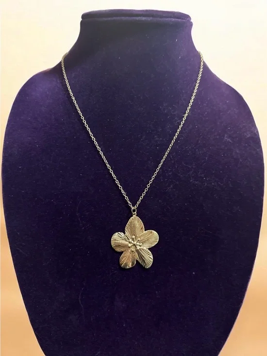 Gold Floral Pendant Necklace - Women Jewelry 859