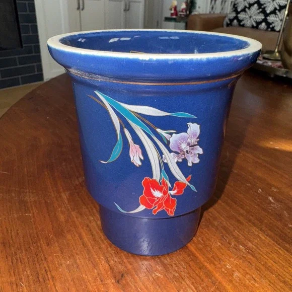 Vintage Japanese vase Royal blue  w/red‎ & purple hand painted flowers OLA001