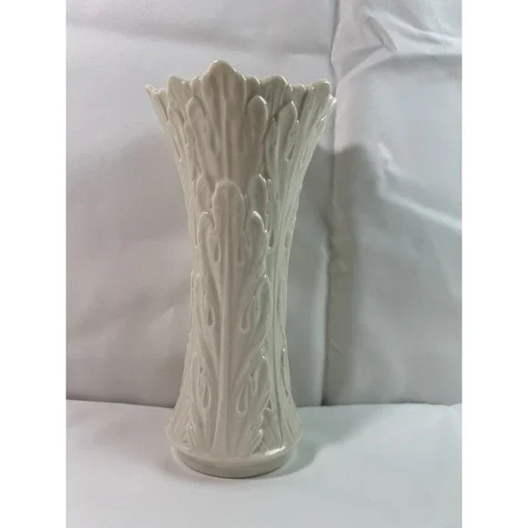 Vintage Lenox Porcelain Acanthus Leaf Ivory Vase 8.5