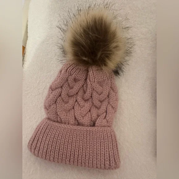 POM POM WINTER HAT NWOT