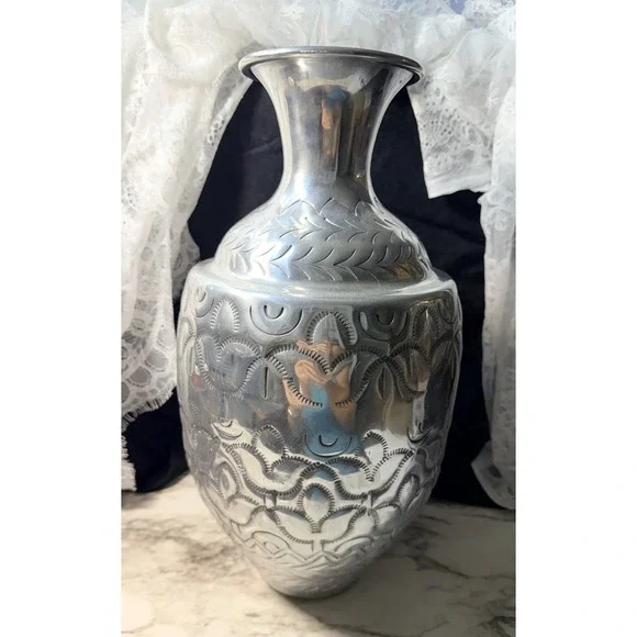 VTG Handcrafted Silver Metal Vase Indian Hammered ‎ 14