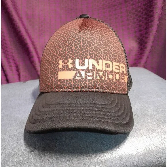 🤠Under Armour Boys' Youth Trucker Cap Like New