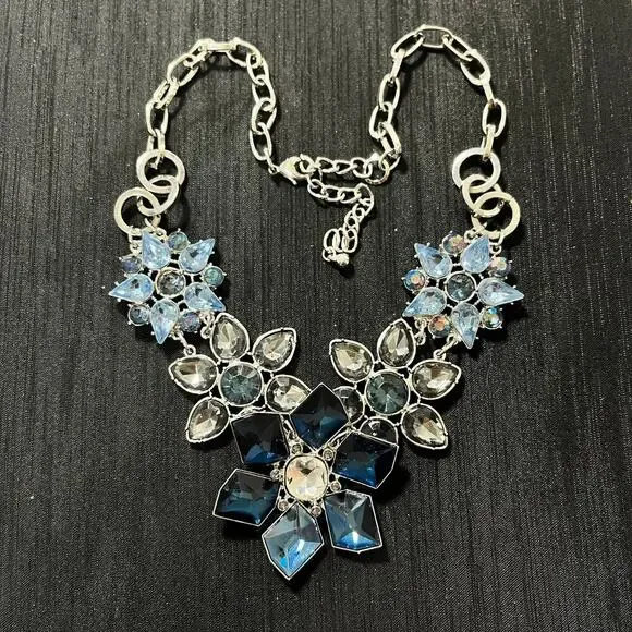 Unbranded Shades of Blue Floral Statement Necklace Silvertone Irridescent 18-20