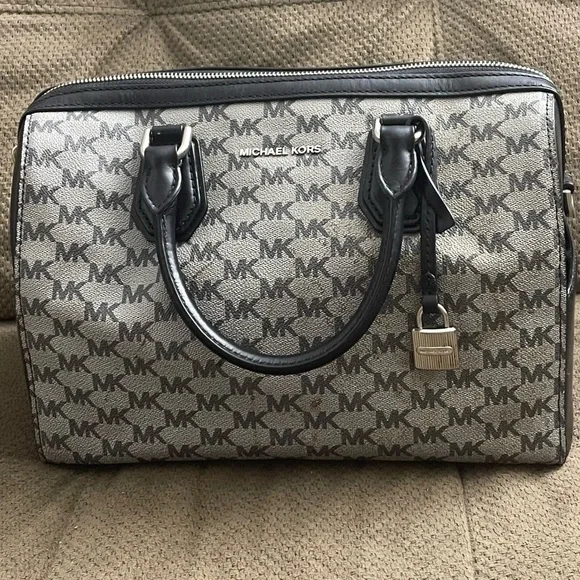 Michael Kors Signature MK Bedford Satchel in Gray/Black