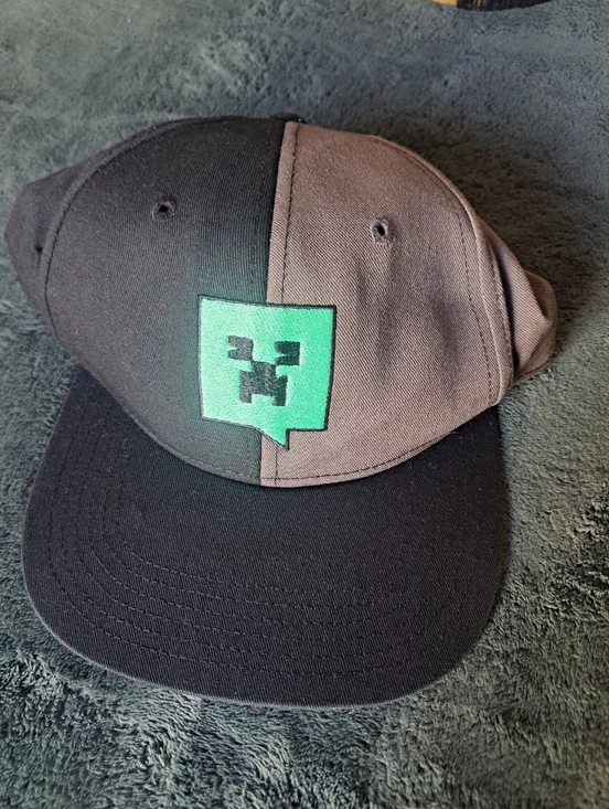 MINEGRAFT Two-Tone Black and Gray Cap with Mint Green Pixel Badge