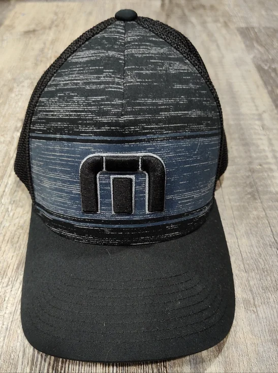 TRAVIS MATHEW Golf Hat Cap Snapback Trucker Meshback. Flex fit. Size LG-XL Black