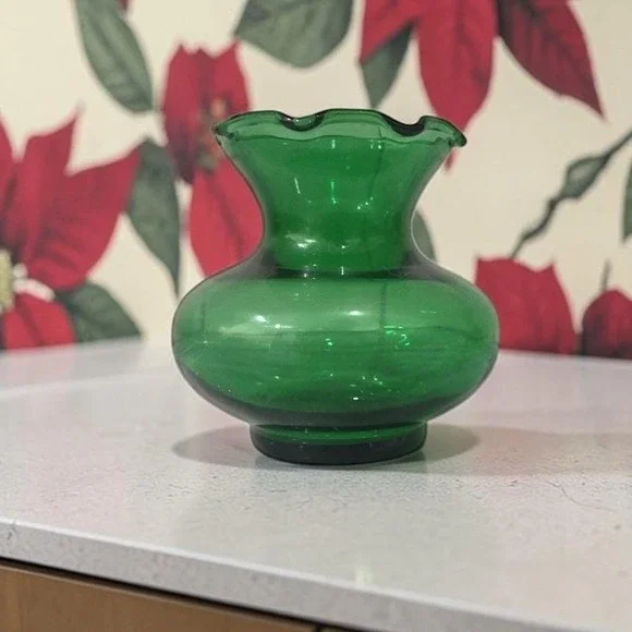 Anchor Hocking Emerald Green Glass Bud Vase, Vintage‎ Ruffled Edge, Centerpiece