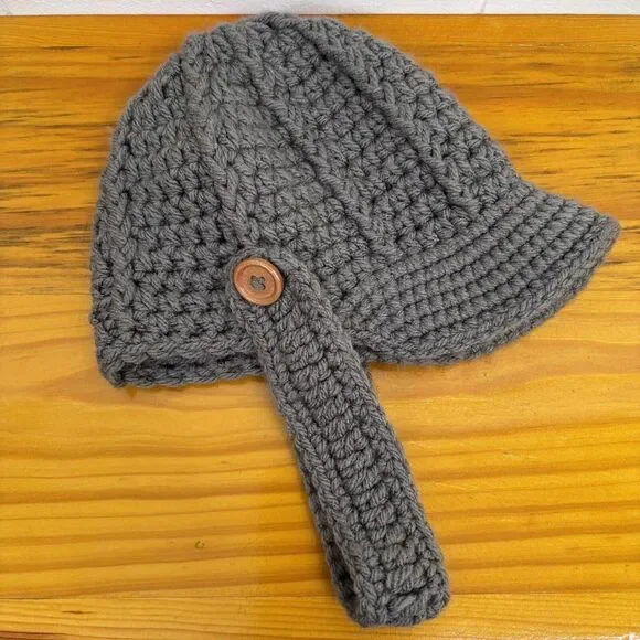 Hand Knit Baby English Riding‎ Hat Gray with Chin Strap 6mo-12mo Acrylic