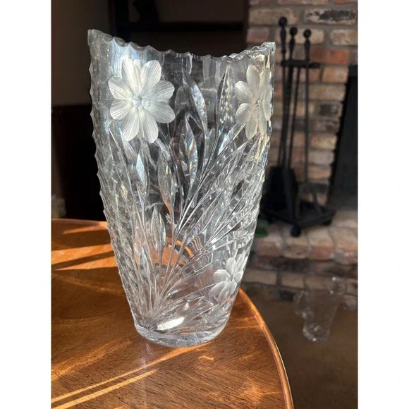 VTG Exquisite Dais Crystal Vase‎ Frosted Floral Cut Glass Heavy Elegant Decor