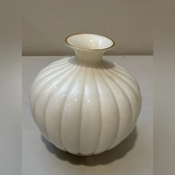 Vintage‎ MCM Lenox Sweetbriar Cream Ribbed Bud Vase 24K Gold Trim Made in USA