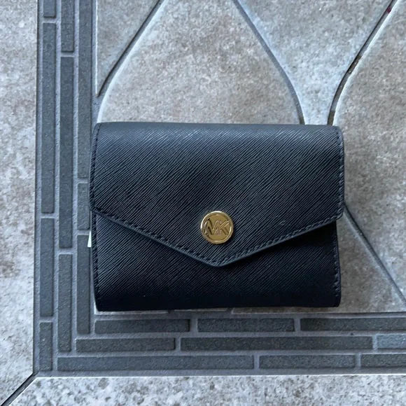 MICHAEL KORS JET SET TRAVEL MEDIUM FLAP BIFOLD WALLET BLACK