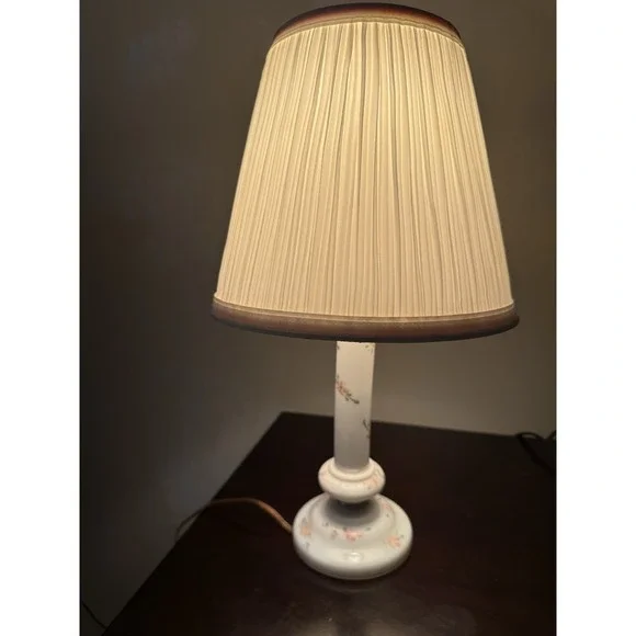Vintage Ceramic Table Lamp with Flowered Base, beautiful colors, working 16