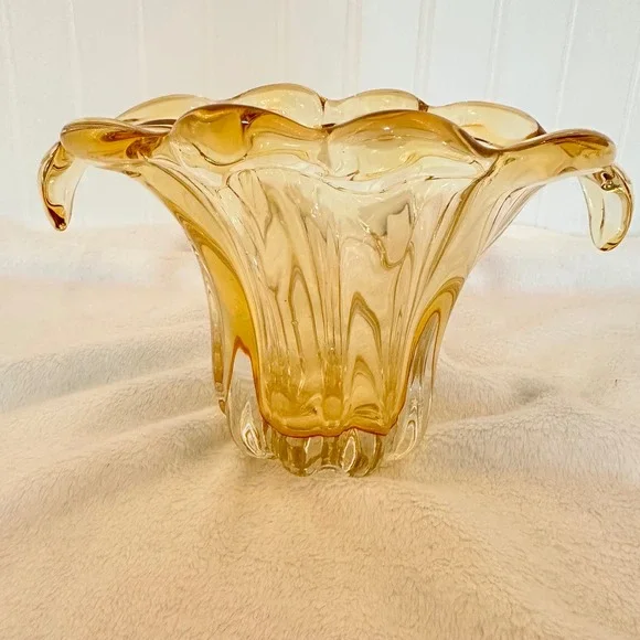 Vintage Art Glass Vase Home Decor Amber Excellent Ruffled Rim MCM Style Knick?