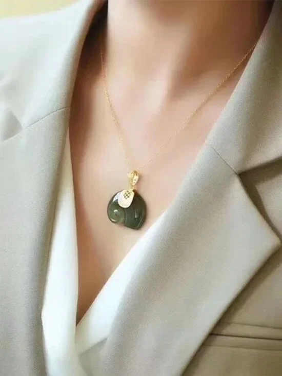 NEW 18K Yellow Gold Green Hetian Jade Elephant Pendant Necklace