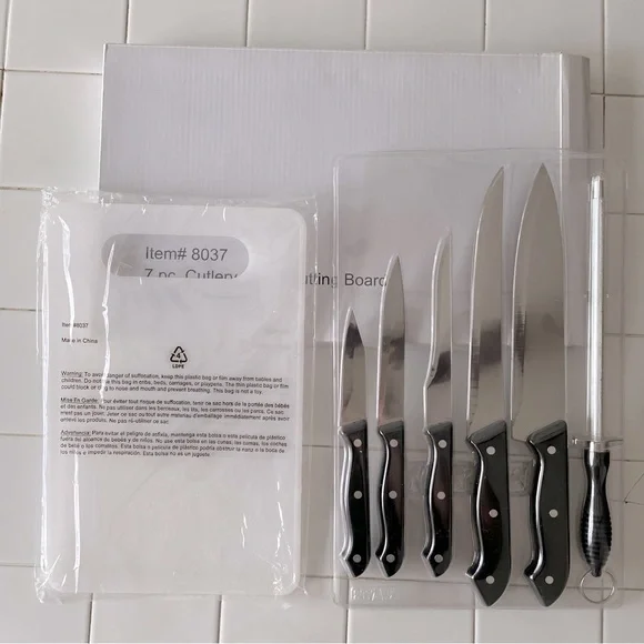 OMAHA STEAKS Cutlery Set with Cutting Board Seven Piece Set