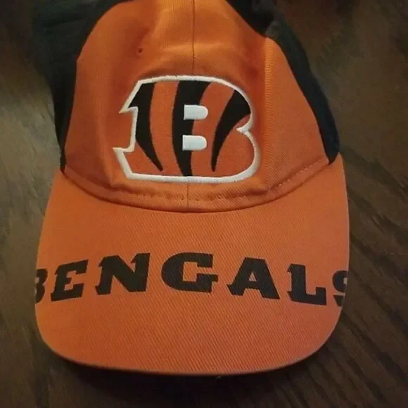🤠Like New NFL Team Apparel Cincinnati Bengals Kids Velcro Adjustable Cap