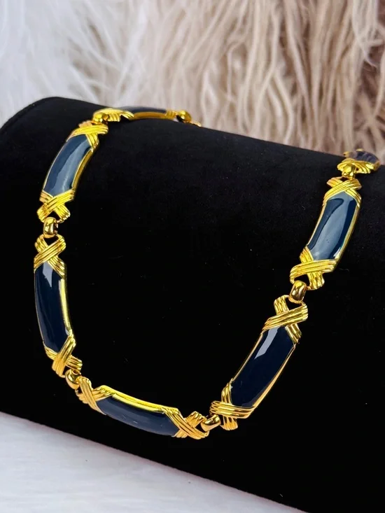 Pretty lightweight, goldtone and navy blue necklace
