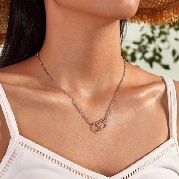 3/$30 🤍 Double Loop Necklace