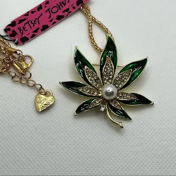 NECKLACE! Betsey Johnson Green Leaf with Pearl Festive and Fun BNWT