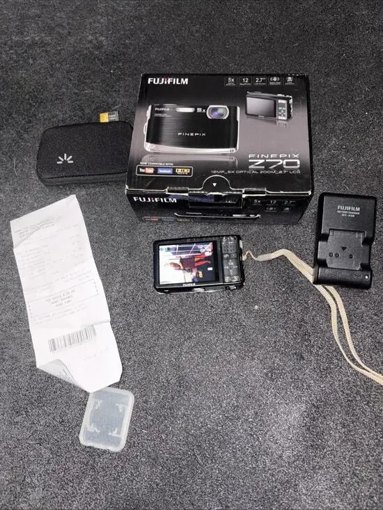 Fujifilm FinePix Z70 12 MP 5x Optical Zoom Digital Cam With Case Charger And Bat