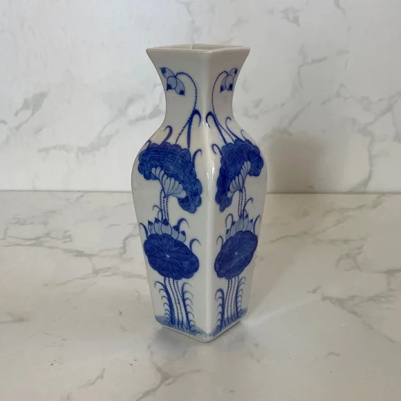 Vintage Blue White Chinoiserie Vase Floral Porcelain Bud Vase Thailand 6”