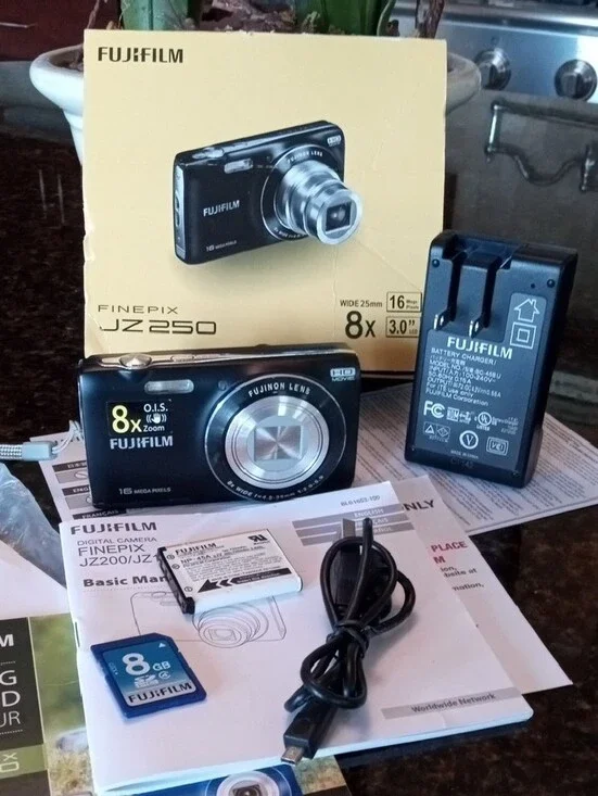 Fujifilm Black FinePix JZ250 Compact 8x Optical Zoom Camera with Case