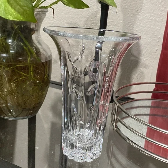 Elegant clear crystal Geometric Accent Vase with Scalloped Rim