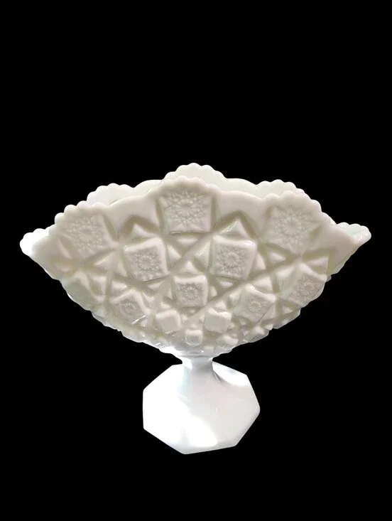 Vintage Westmoreland Milk Glass Pedestal Fan Vase Old Quilt Pattern