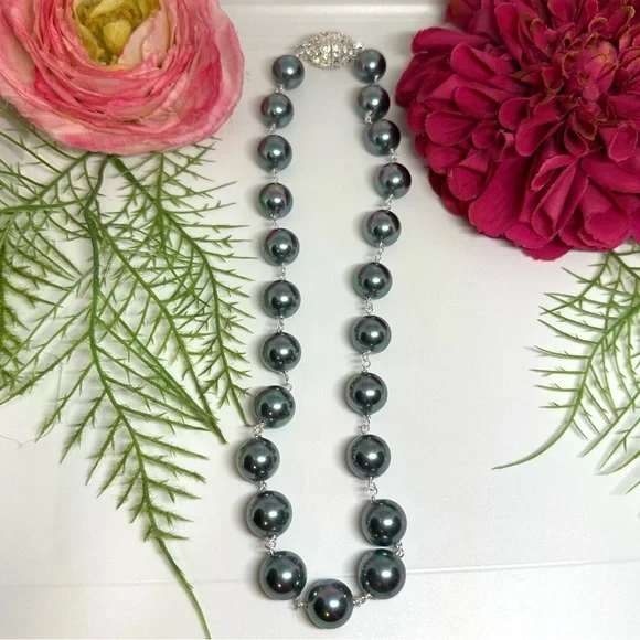 NEW⚜️Quality Gray Glass Pearl Hand Linked Necklace