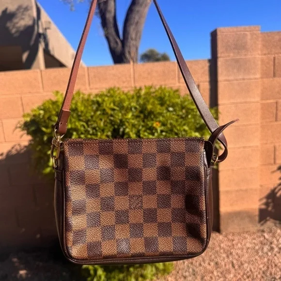 Authentic Louis Vuitton Damier Ebene Pochette handbag