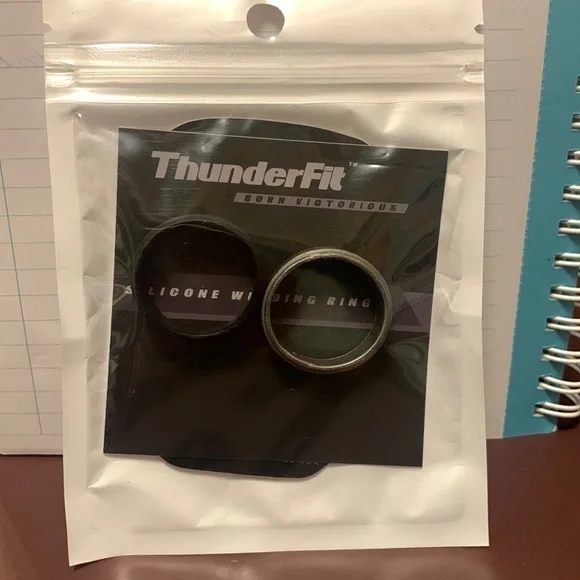 THUNDERFIT born victorious silicone rings, size 14 set of 2