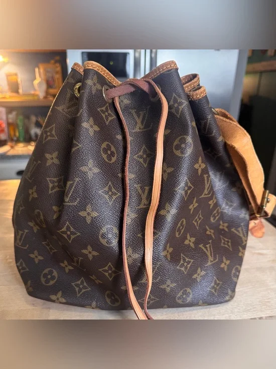 Louis Vuitton Brown Monogram Noe’ Canvas Drawstring bucket bag