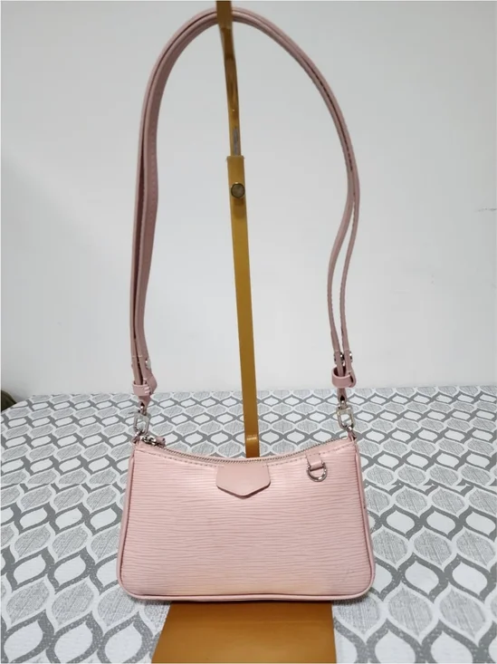 LOUIS VUITTON Epi Easy Pouch On Strap/Shoulder Bag Pink