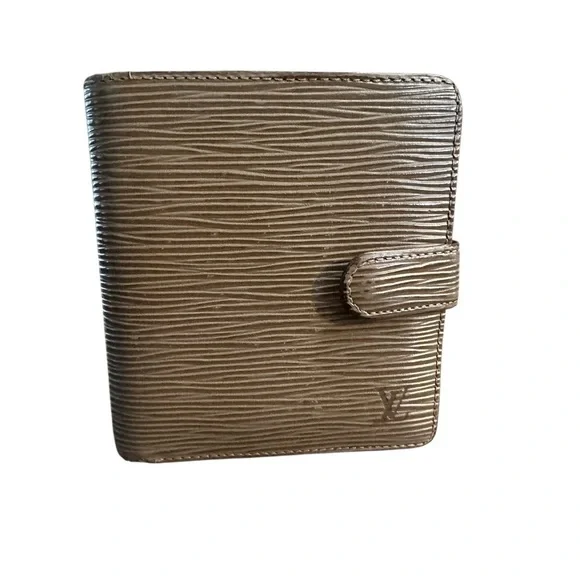 Louis Vuitton Porte-Billets Compact Wallet in Pepper gray Epi leather