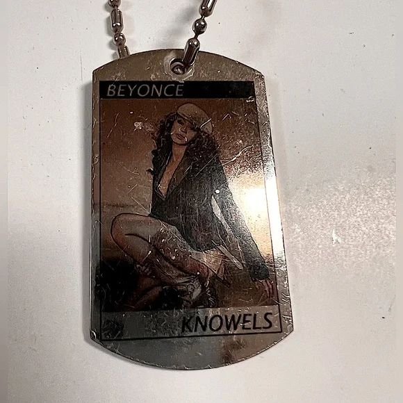 Beyoncé Knowles necklace
