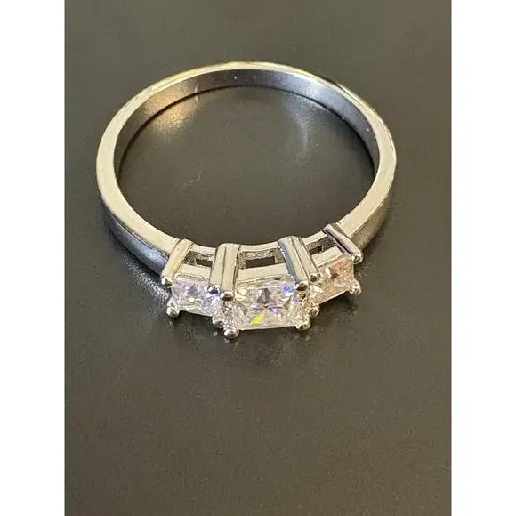SZ 8 - Moissanite 1CTW, 3 Stone Silver Ring w/ GRA